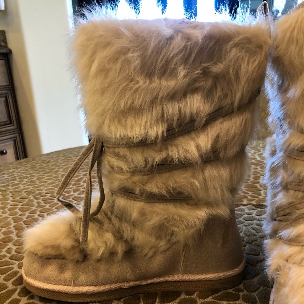 Fur boots
